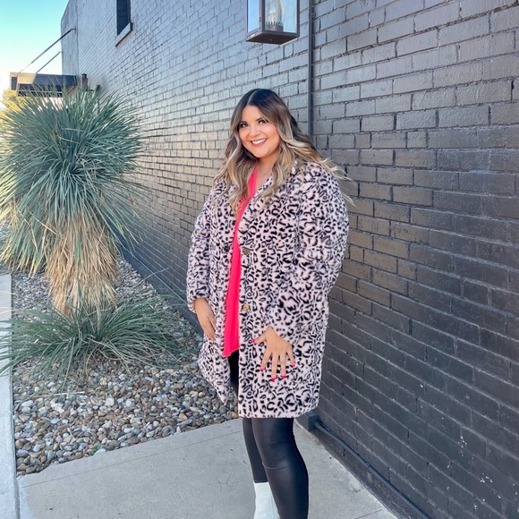 Meet your Posher, Alyssa - Picture 3 of 3